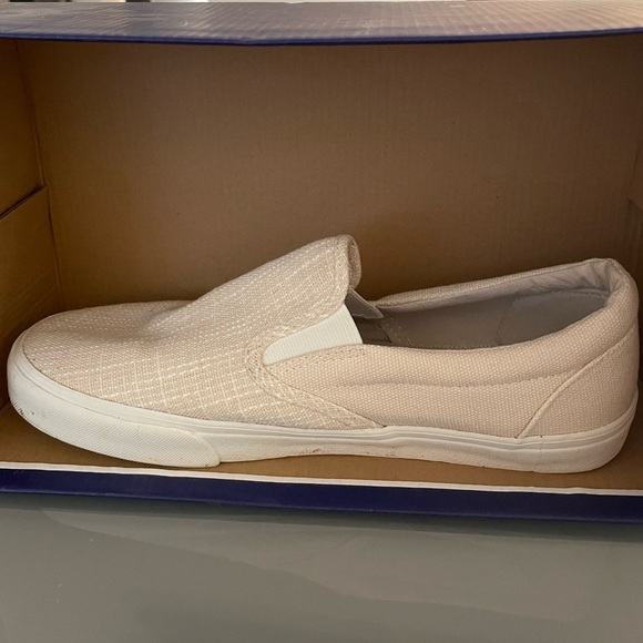 Old Navy Men's Slip-On Canvas Shoe - Picture 3 of 3